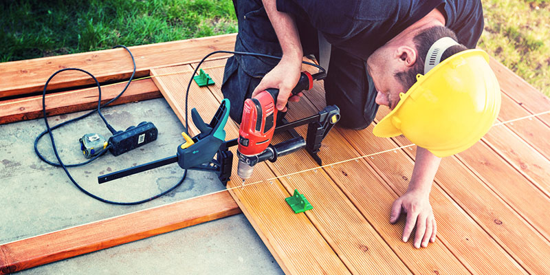 What to Look for when Hiring a Deck Builder 